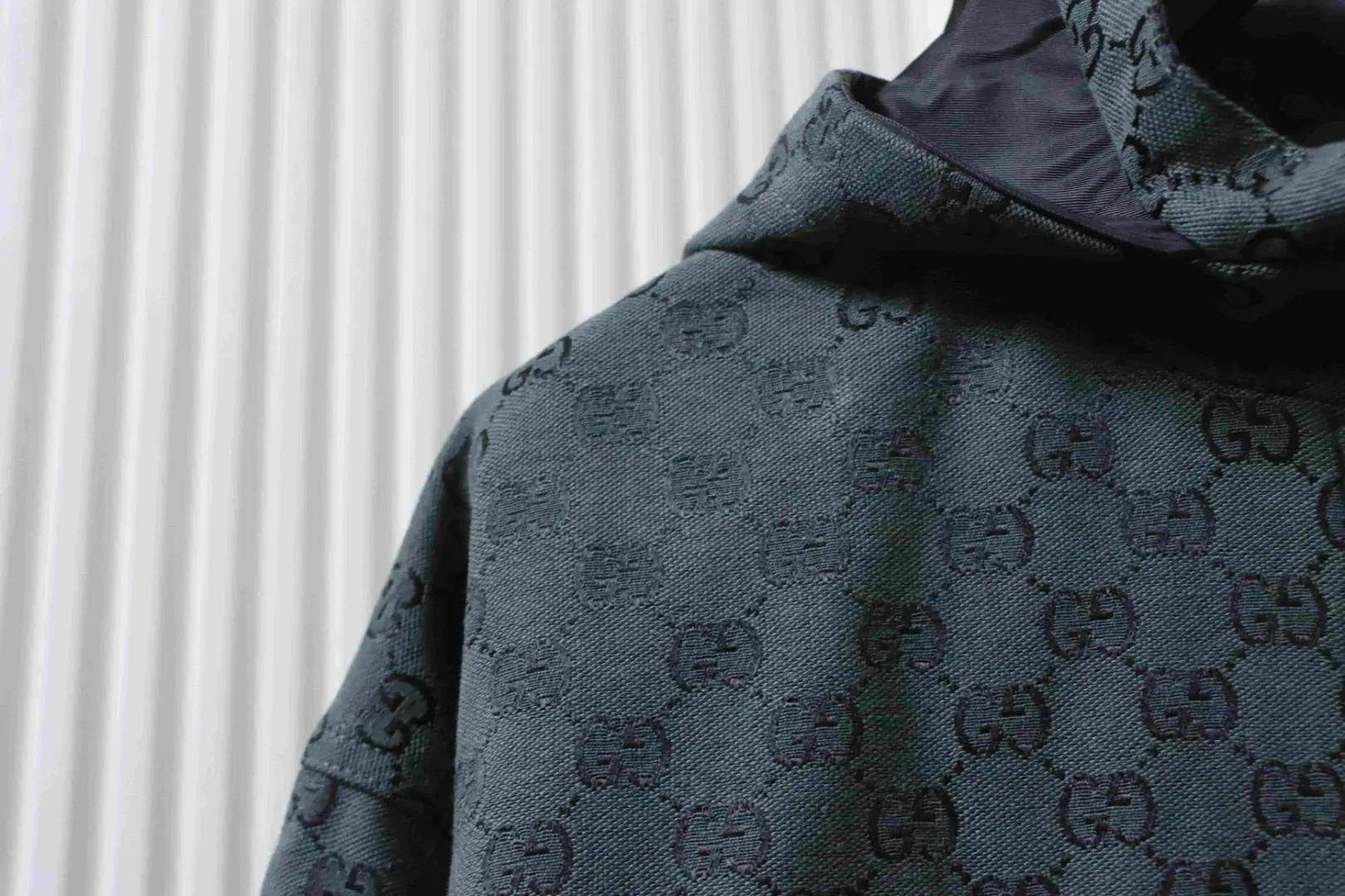 Trenchcoat mit durchgehendem Monogramm-Print – Bild 7