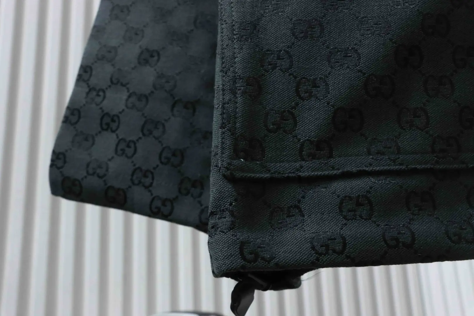 Trenchcoat mit durchgehendem Monogramm-Print – Bild 5