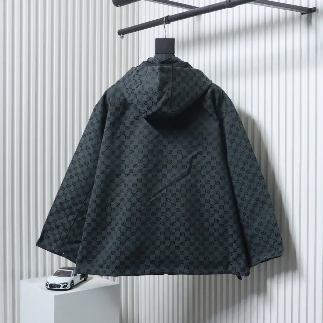 Trenchcoat mit durchgehendem Monogramm-Print – Bild 2