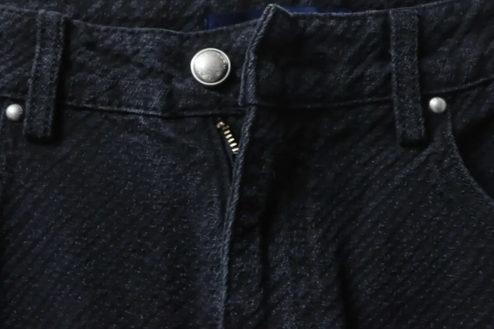 Twill-Jeans mit Monogramm-Print – Bild 8