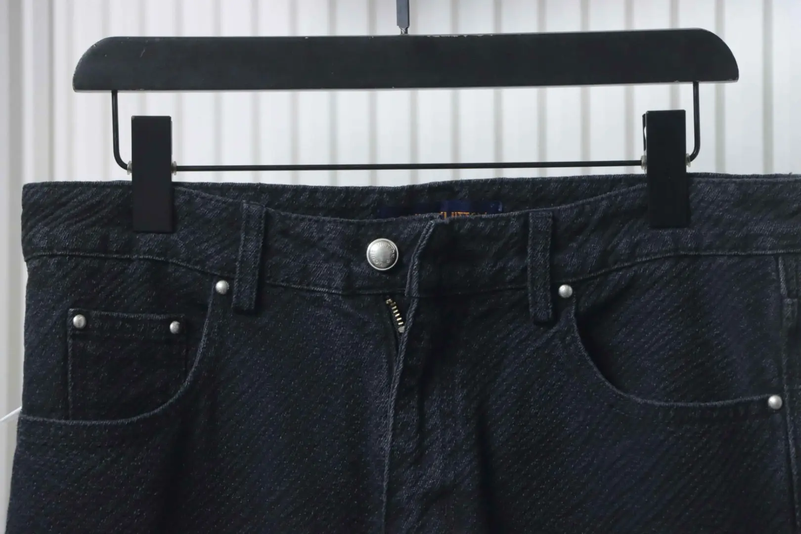 Twill-Jeans mit Monogramm-Print – Bild 3