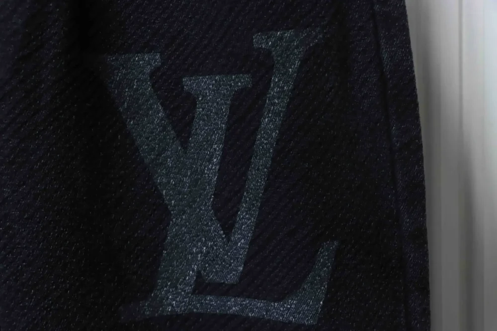 Twill-Jeans mit Monogramm-Print – Bild 7