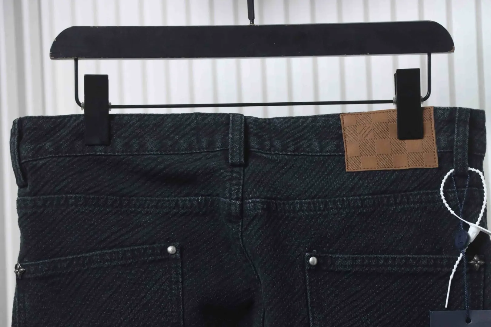 Twill-Jeans mit Monogramm-Print – Bild 4