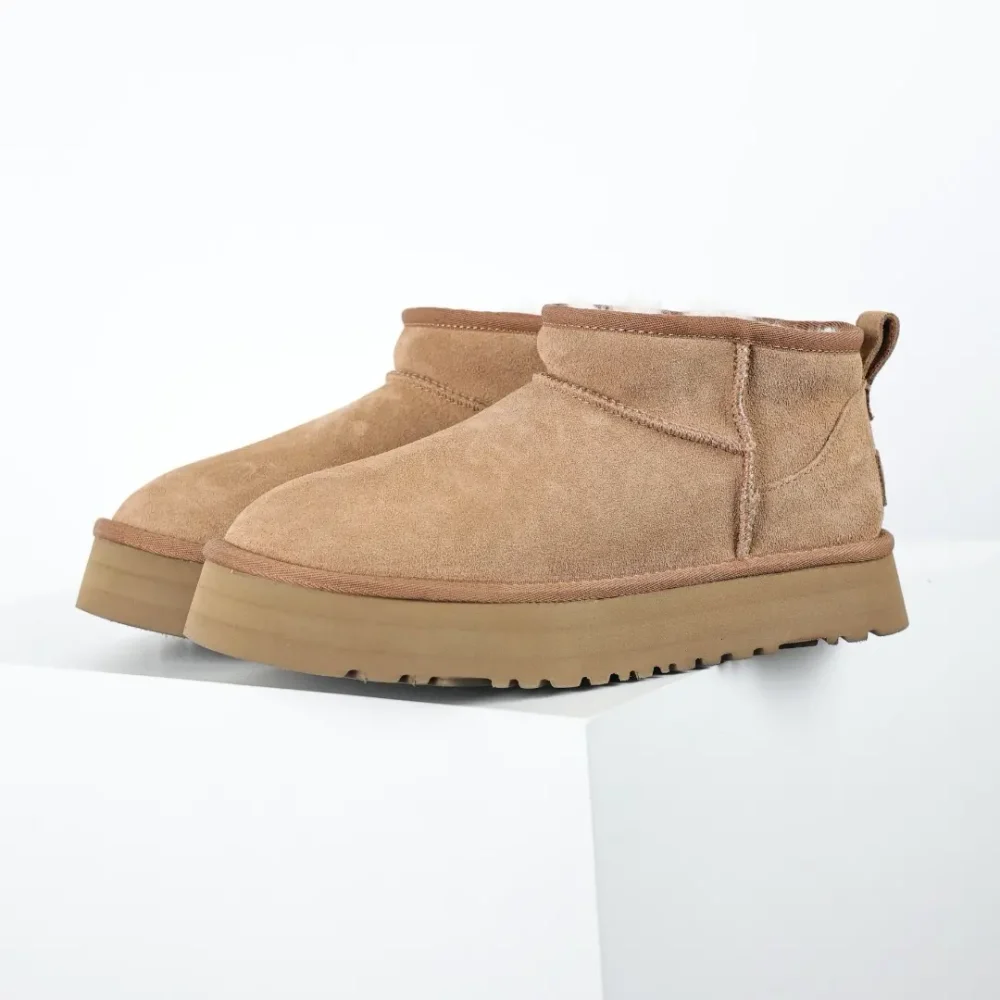 UGG Kinder Classic Ultra Mini Plateau-Stiefeletten „Sand“ – Bild 2