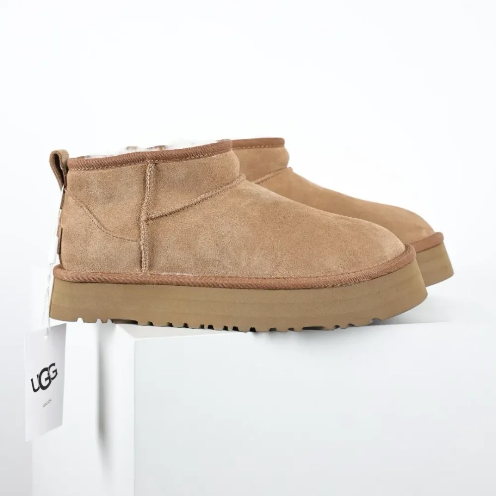 UGG Kinder Classic Ultra Mini Plateau-Stiefeletten „Sand“ – Bild 3