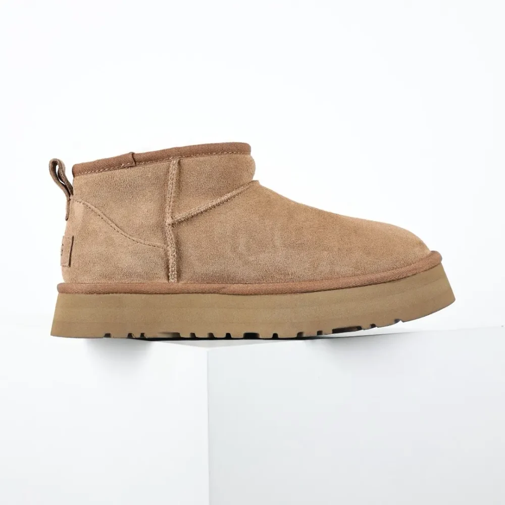 UGG Kinder Classic Ultra Mini Plateau-Stiefeletten „Sand“ – Bild 6