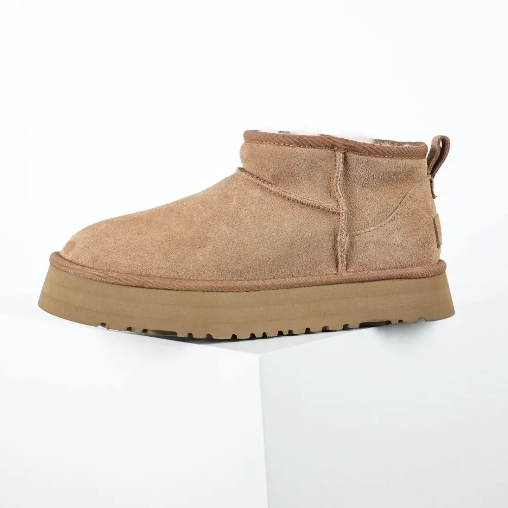 UGG Kinder Classic Ultra Mini Plateau-Stiefeletten „Sand“ – Bild 5