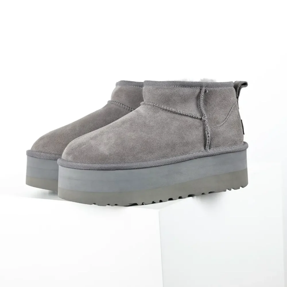 UGG Mini-Plateau-Shorts in Grau – Bild 3