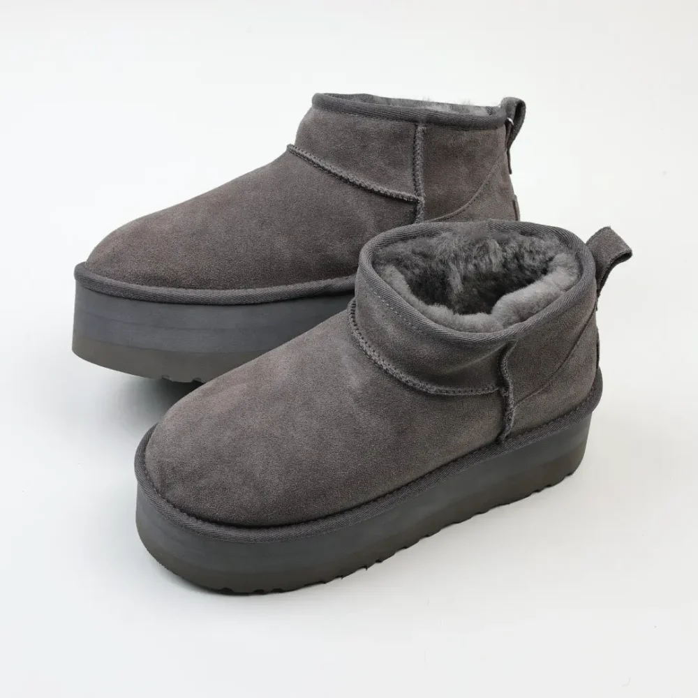 UGG Mini-Plateau-Shorts in Grau – Bild 7