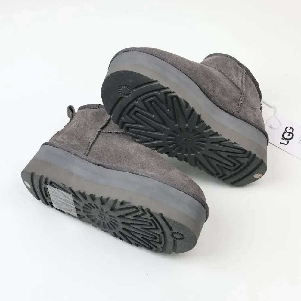 UGG Mini-Plateau-Shorts in Grau – Bild 8
