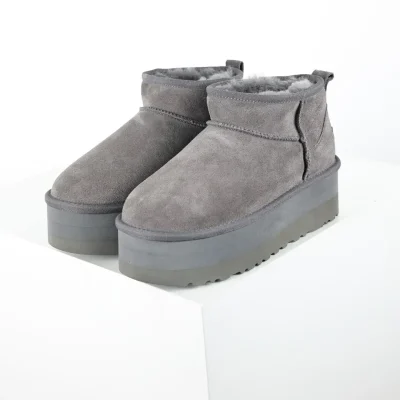 UGG Mini-Plateau-Shorts in Grau