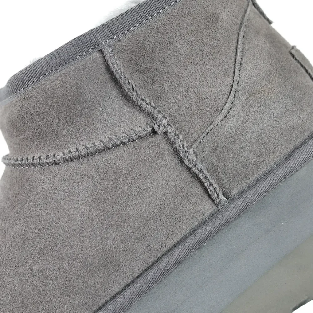 UGG Mini-Plateau-Shorts in Grau – Bild 10