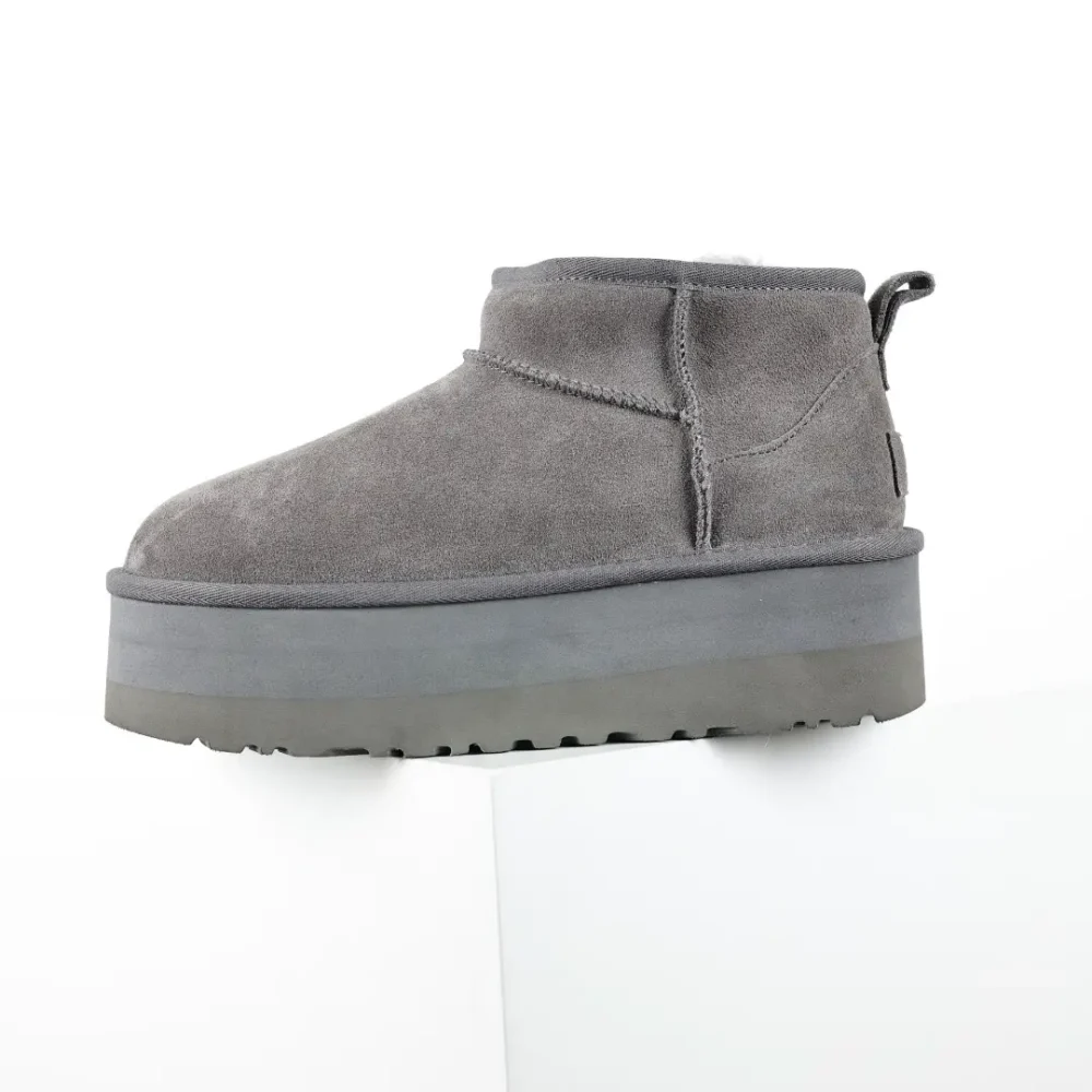 UGG Mini-Plateau-Shorts in Grau – Bild 4