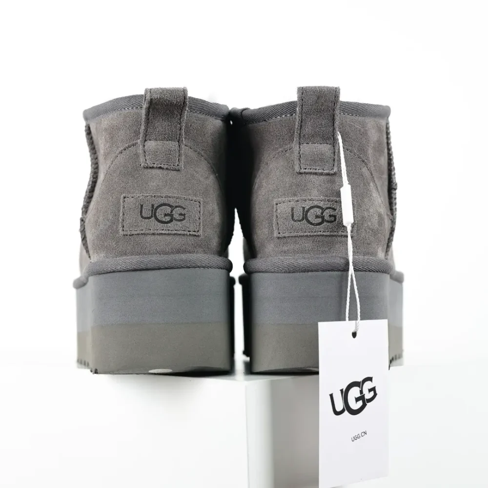 UGG Mini-Plateau-Shorts in Grau – Bild 6