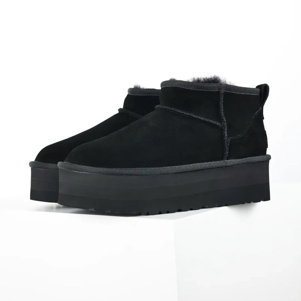 UGG Mini-Plateau-Shorts in Schwarz – Bild 3