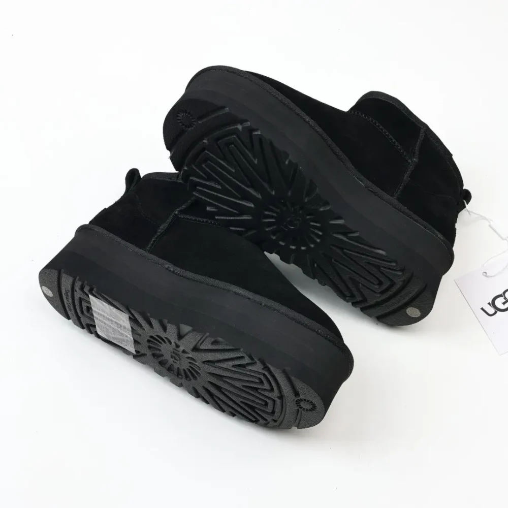UGG Mini-Plateau-Shorts in Schwarz – Bild 8