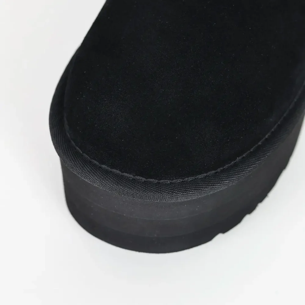 UGG Mini-Plateau-Shorts in Schwarz – Bild 9