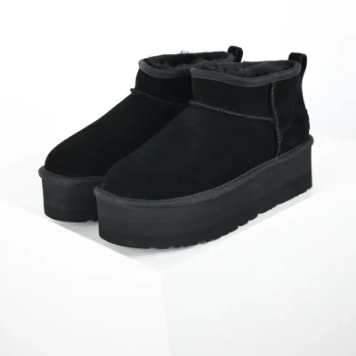 UGG Mini-Plateau-Shorts in Schwarz