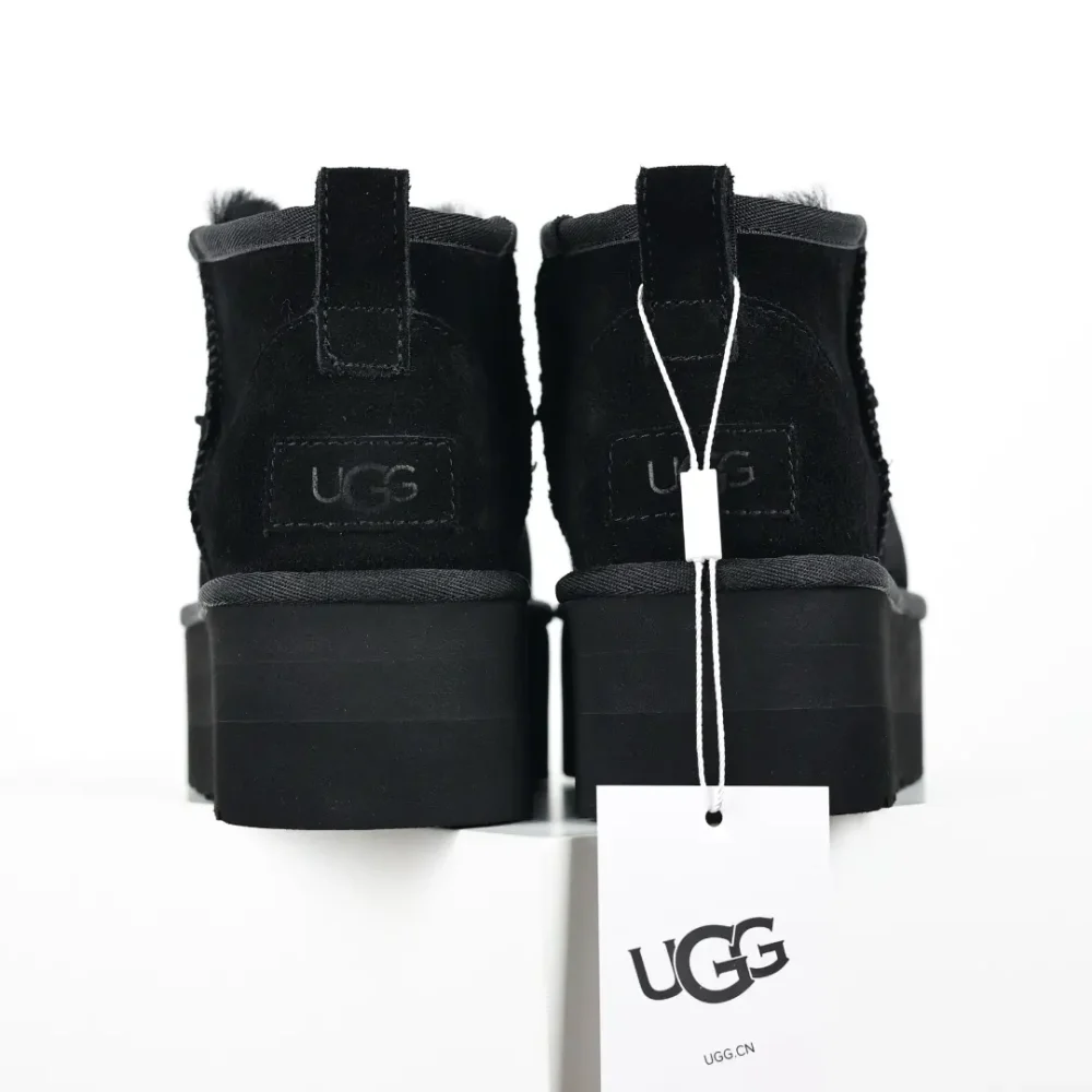 UGG Mini-Plateau-Shorts in Schwarz – Bild 6