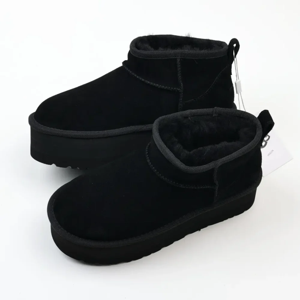 UGG Mini-Plateau-Shorts in Schwarz – Bild 7
