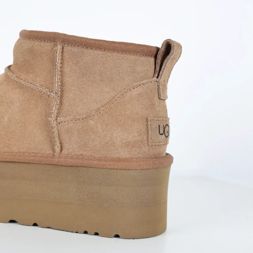 UGG Sand Mini Plateau-Kurzschuhe – Bild 10