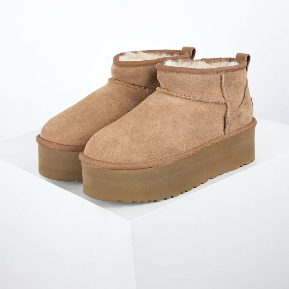UGG Sand Mini Plateau-Kurzschuhe