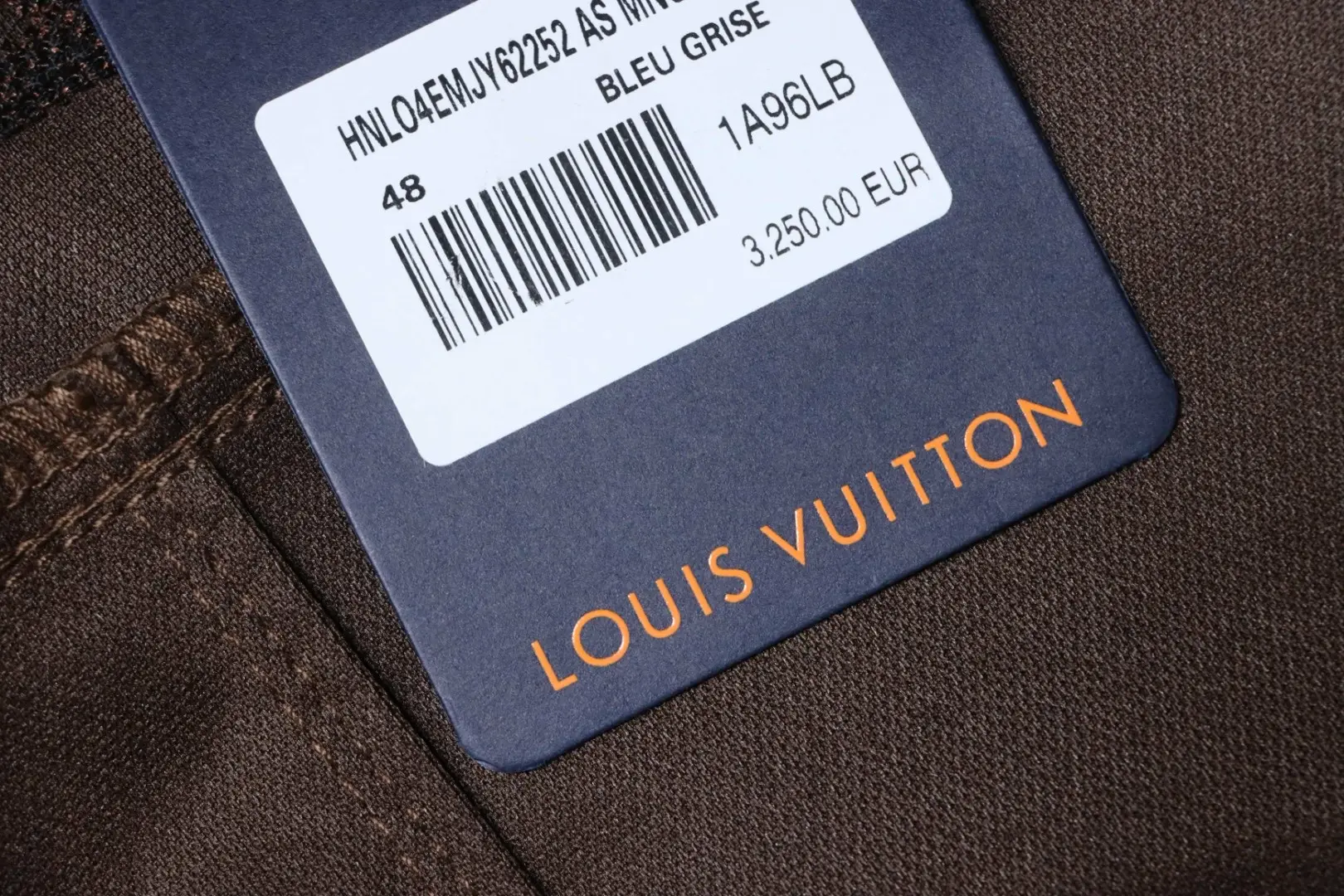 Wildlederjacke mit großer Blumenstickerei – Bild 10