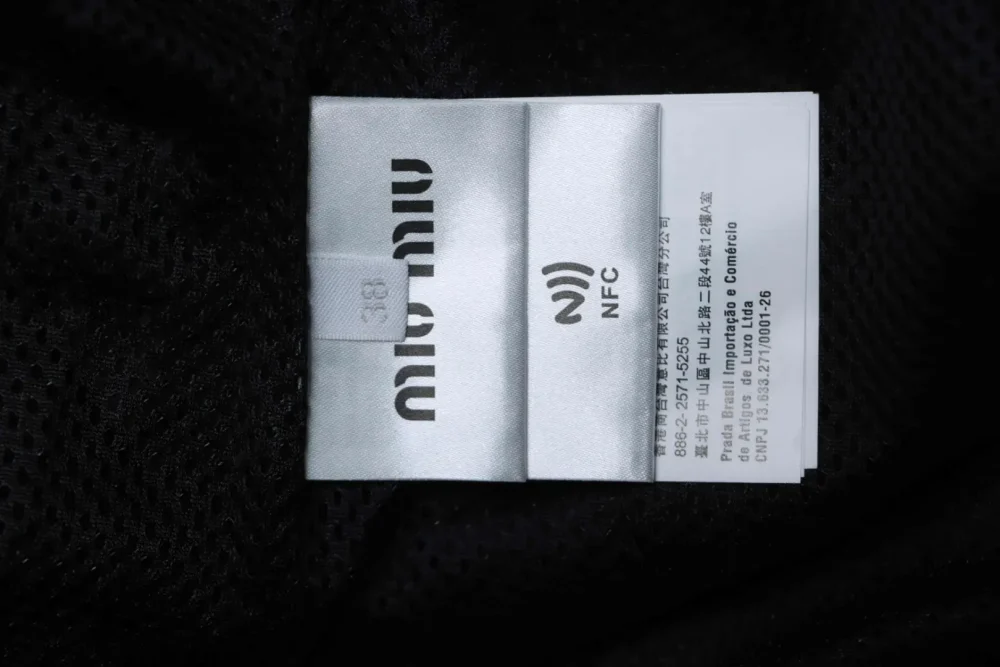 Windjacke mit Kapuze und kleinem Logo – Bild 10