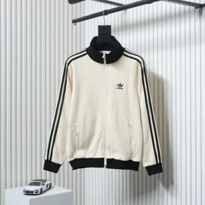 Adidas Originals American Retro Kollektion: Retro-Sportjacke mit Stehkragen und gesticktem Trefoil-Logo an der Seite