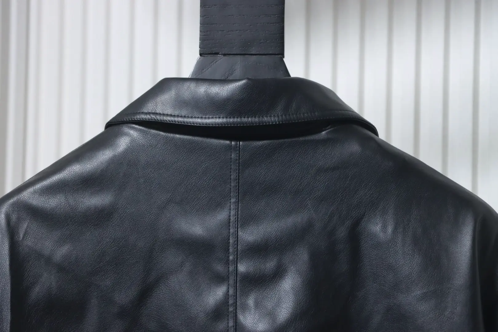 Adidas x FEIFEI RUAN Kollaboration Adidas Originals Lederjacke mit Kragen – Bild 4