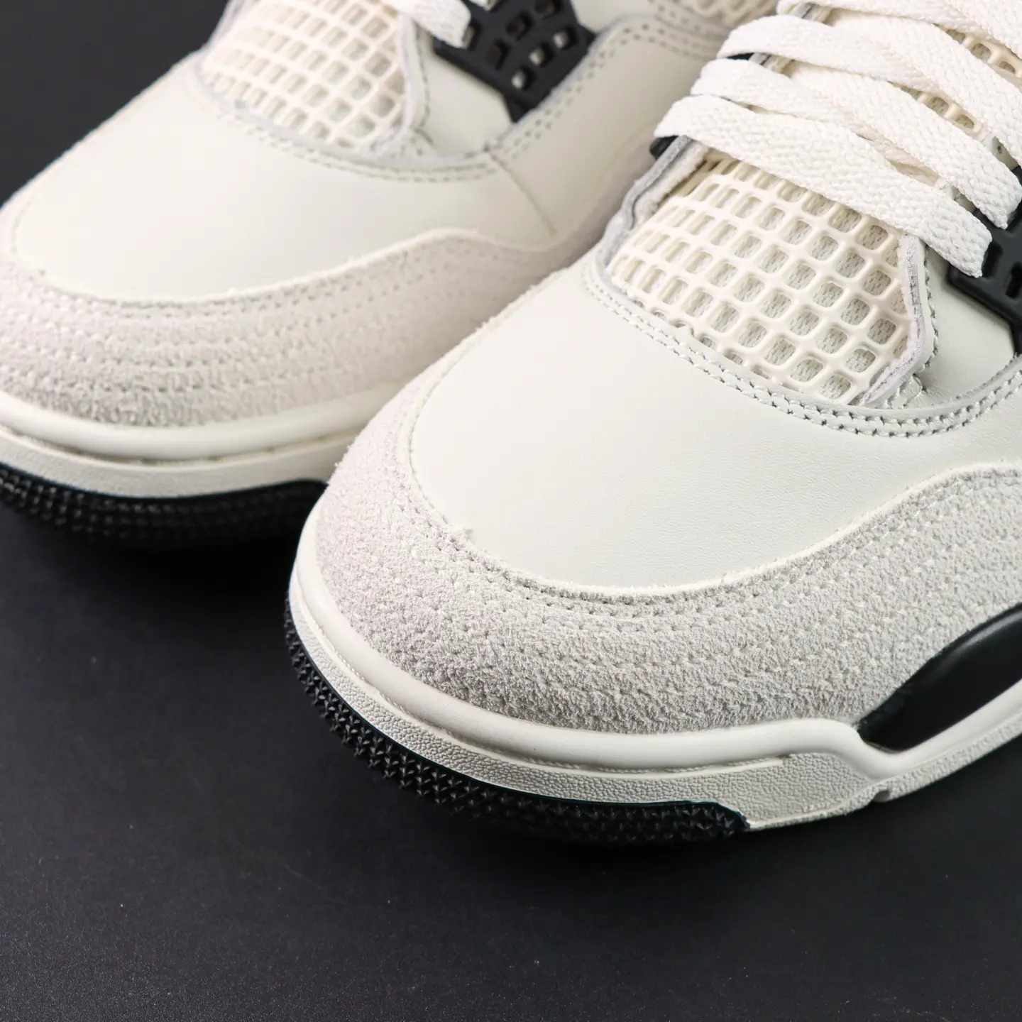 Air Jordan AJ4 „Flight Club“ Sail/Schwarz-University Red – Bild 9