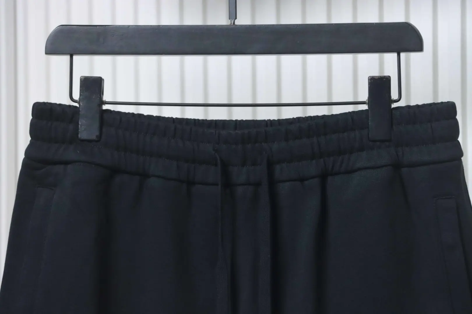 Anzughose mit Vier-Blumen-Stickerei – Bild 8