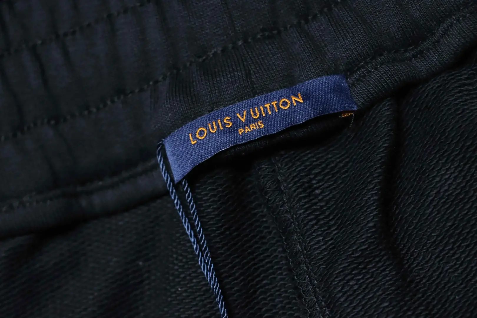 Anzughose mit Vier-Blumen-Stickerei – Bild 9