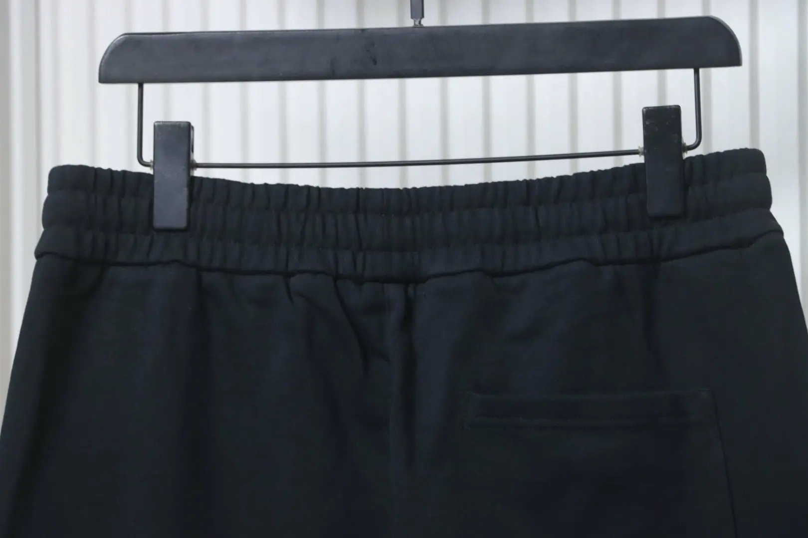 Anzughose mit Vier-Blumen-Stickerei – Bild 3