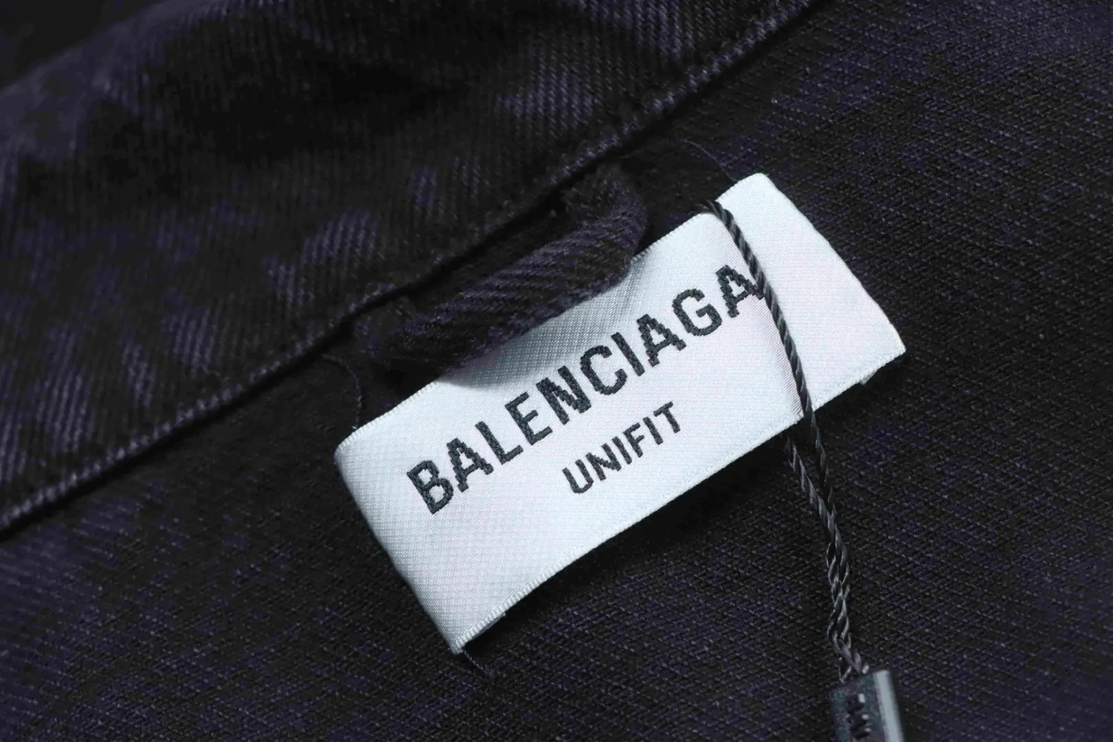 Balenciaga BLCG 23SS Washed Sanskrit Eiffel Tower Denimjacke – Bild 9