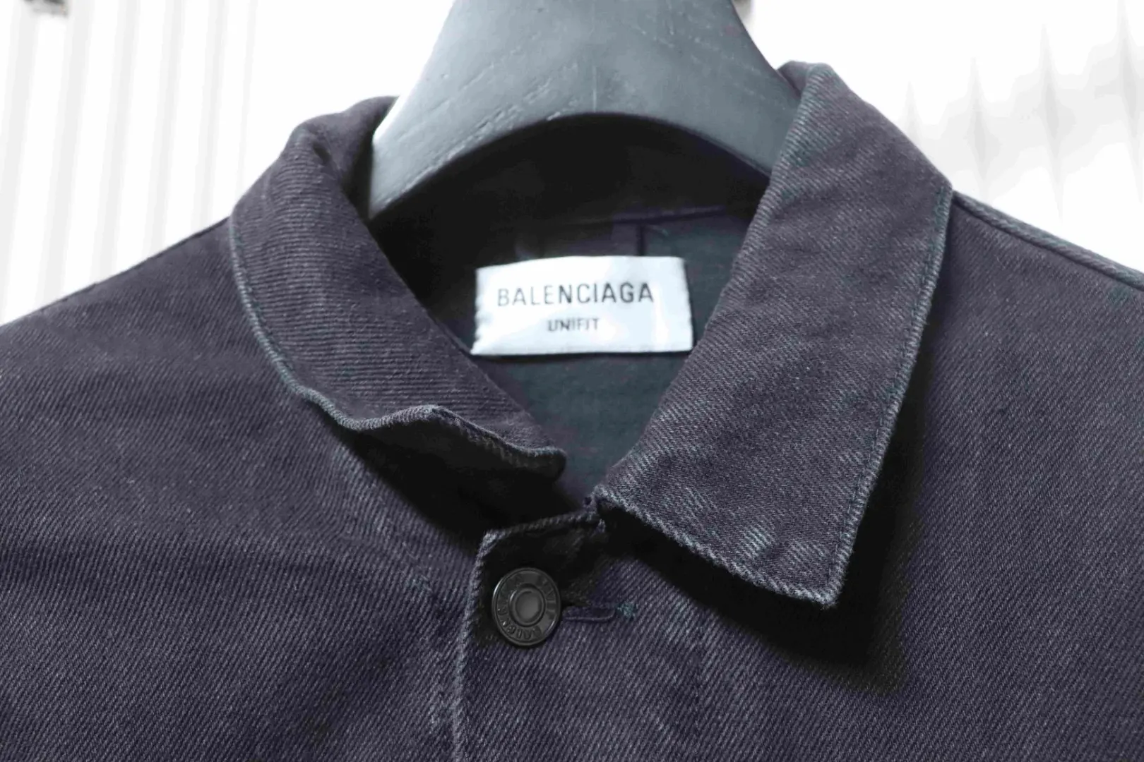 Balenciaga BLCG 23SS Washed Sanskrit Eiffel Tower Denimjacke – Bild 8