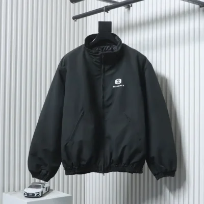 Balenciaga BLCG 24FW Baumwolljacke mit Stehkragen und doppelt gesticktem Logo