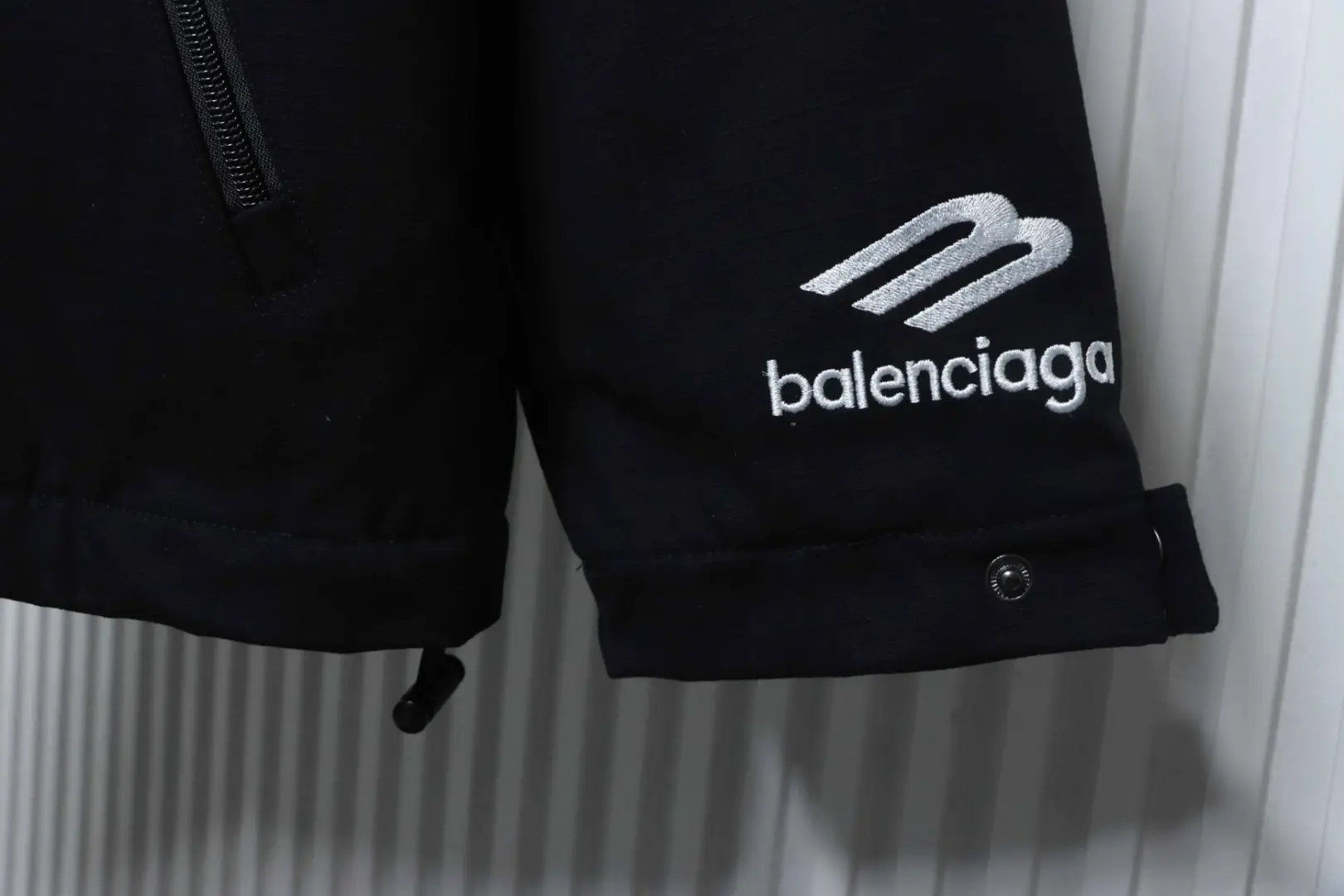 Balenciaga Ski-Steppjacke mit Logostickerei – Bild 7