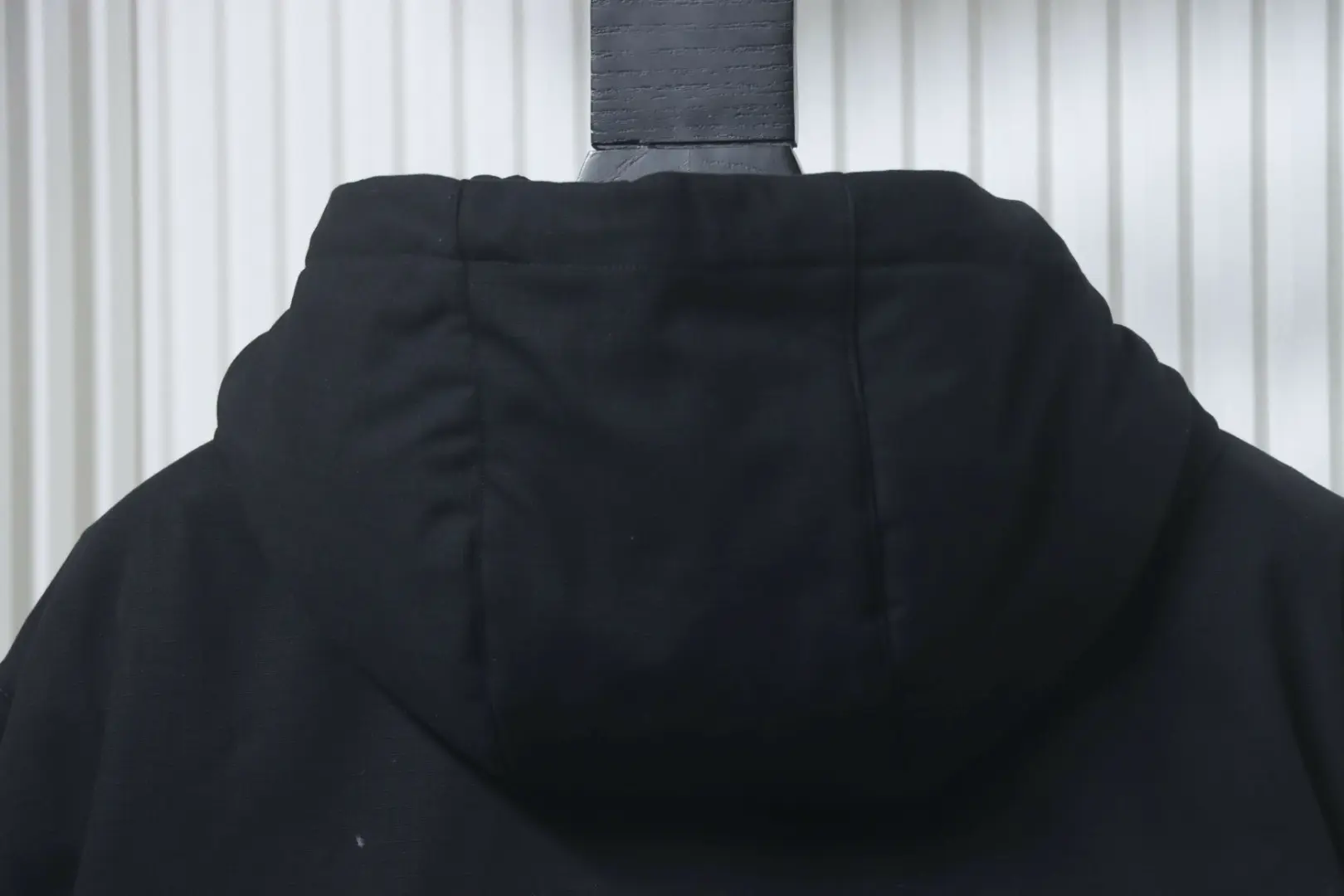 Balenciaga Ski-Steppjacke mit Logostickerei – Bild 4