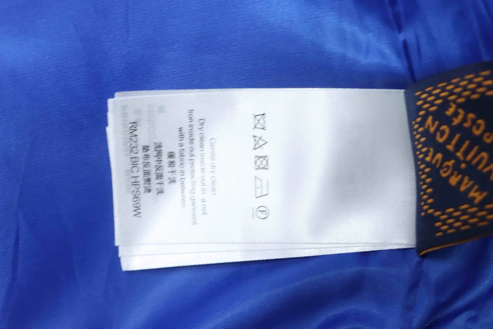 Baseballjacke mit V-förmiger Stickerei und Patchwork-Details – Bild 10