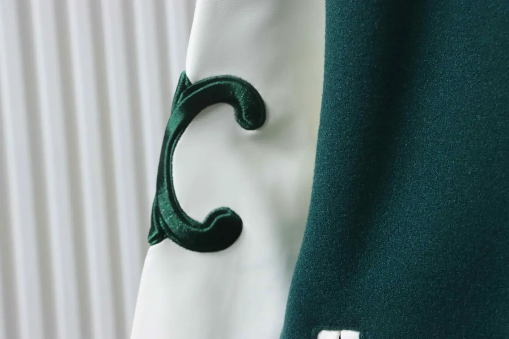 Celine Baseballjacke mit Patchwork-Stickerei – Bild 6