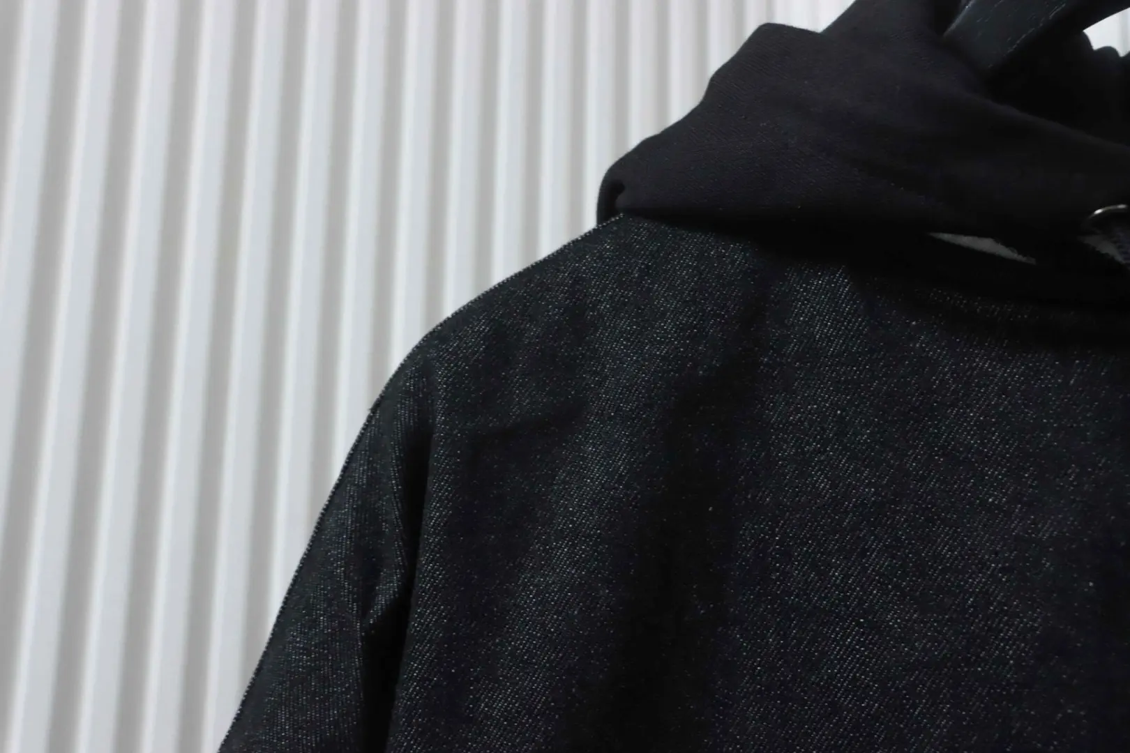 Celine Neue bestickte Kapuzenjacke aus Baumwolle mit Buchstabenmuster – Bild 9