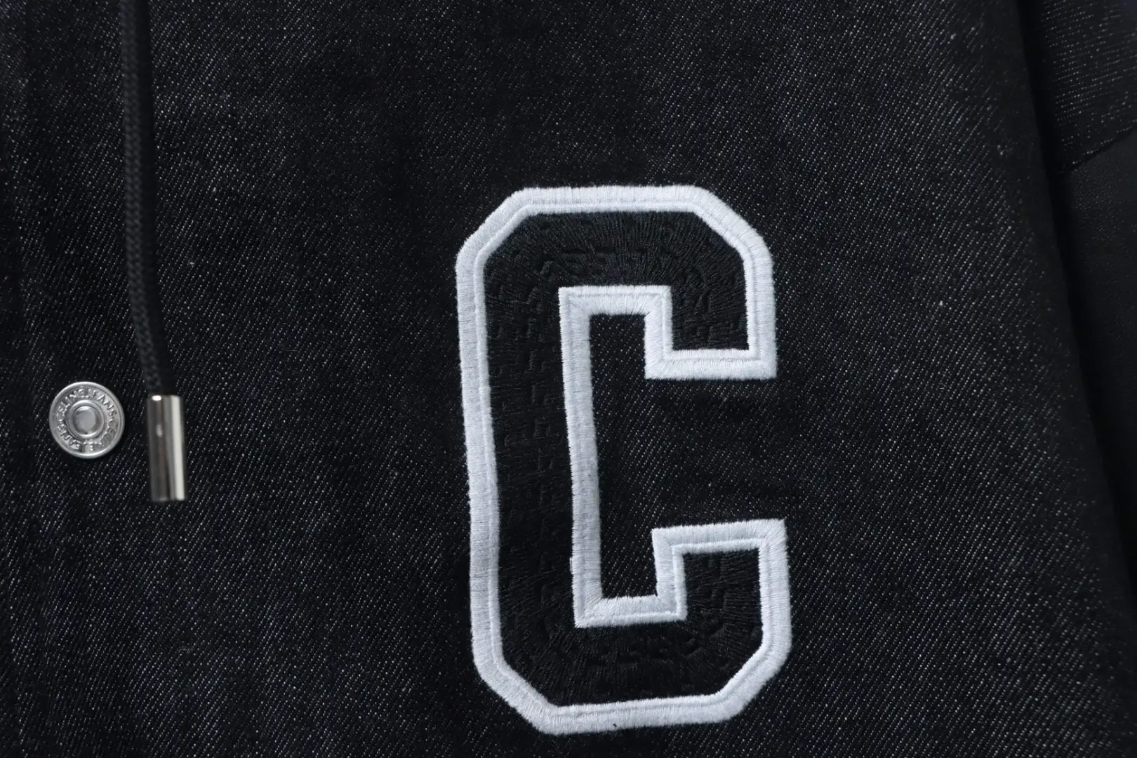 Celine Neue bestickte Kapuzenjacke aus Baumwolle mit Buchstabenmuster – Bild 8