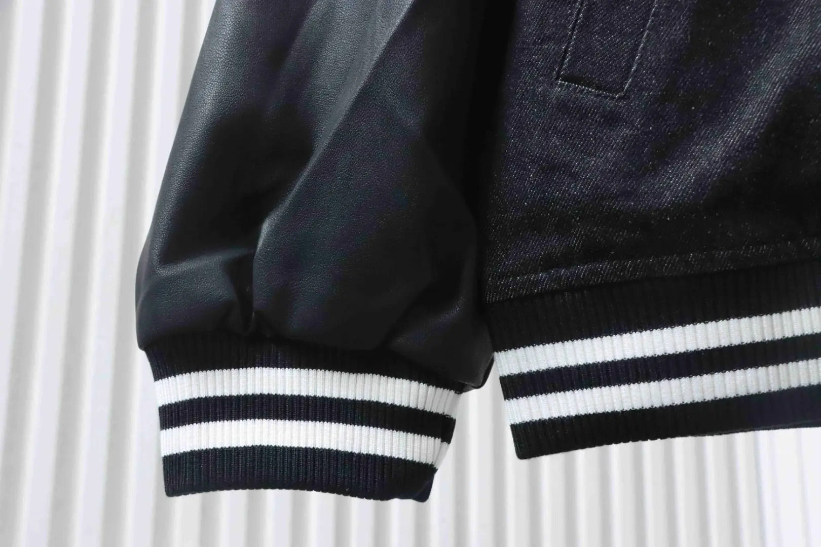 Celine Neue bestickte Kapuzenjacke aus Baumwolle mit Buchstabenmuster – Bild 6