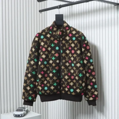 Fleecejacke mit durchgehendem Monogramm-Print und Reißverschluss