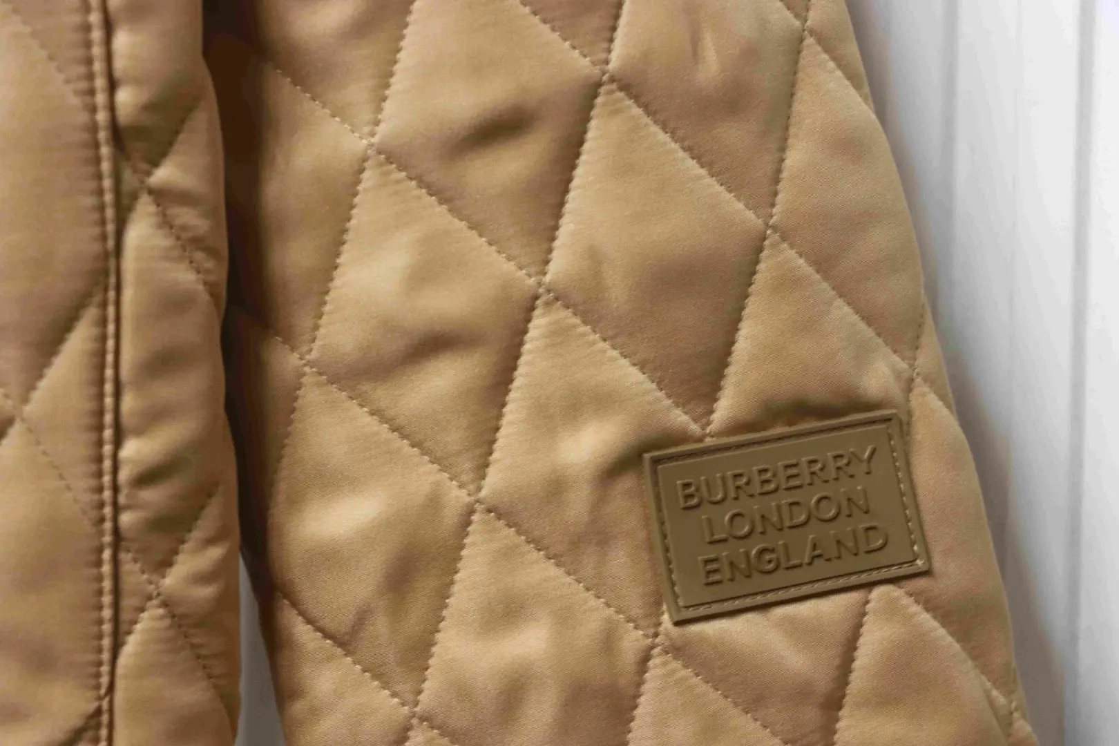 Gesteppte Stalljacke mit Cordkragen – Bild 6