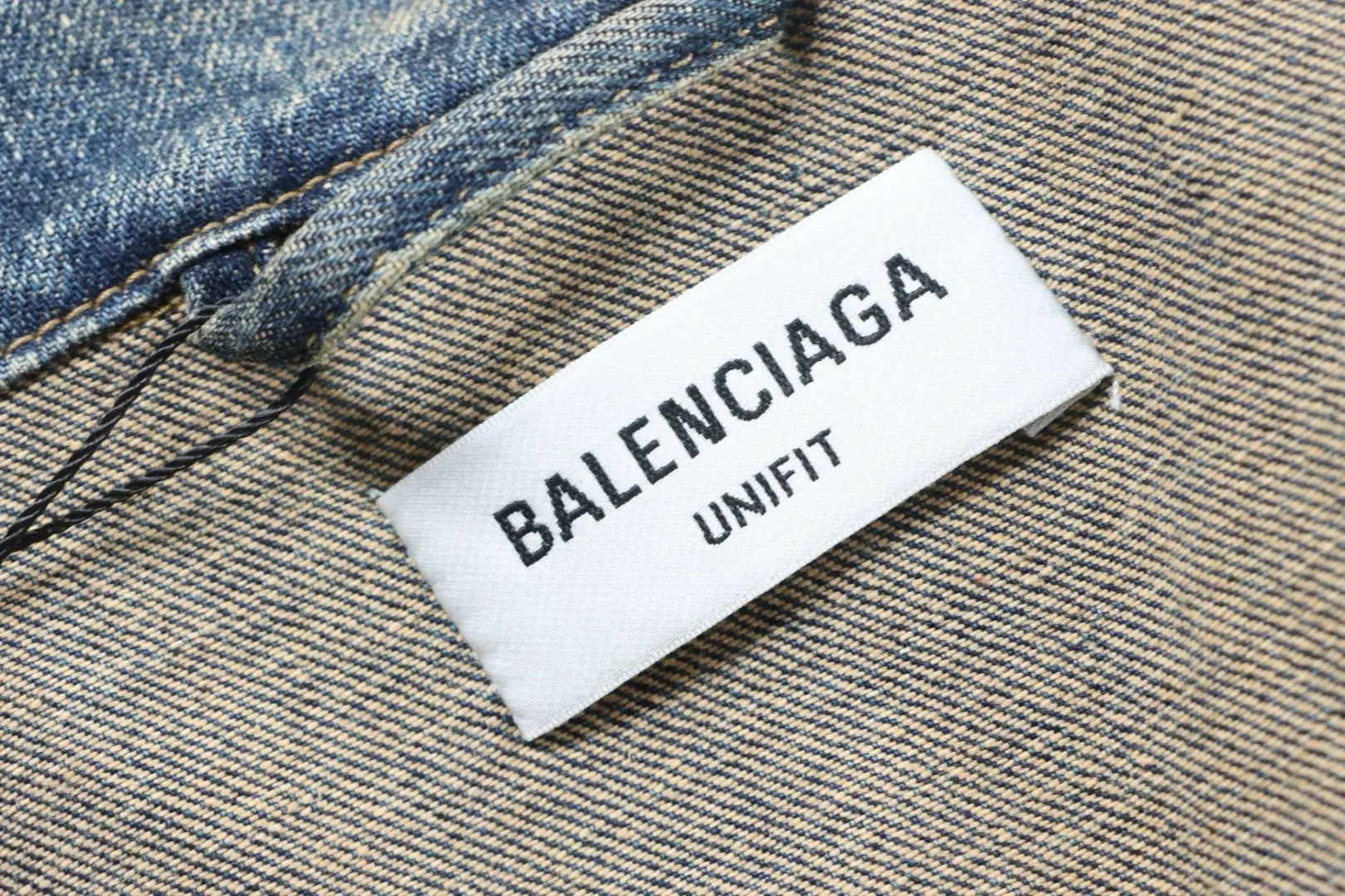 Balenciaga Jeansjacke mit handbemaltem Graffiti-Print von Double – Bild 11