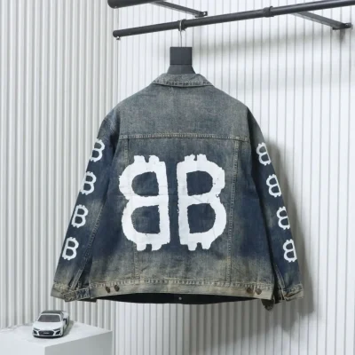 Balenciaga Jeansjacke mit handbemaltem Graffiti-Print von Double
