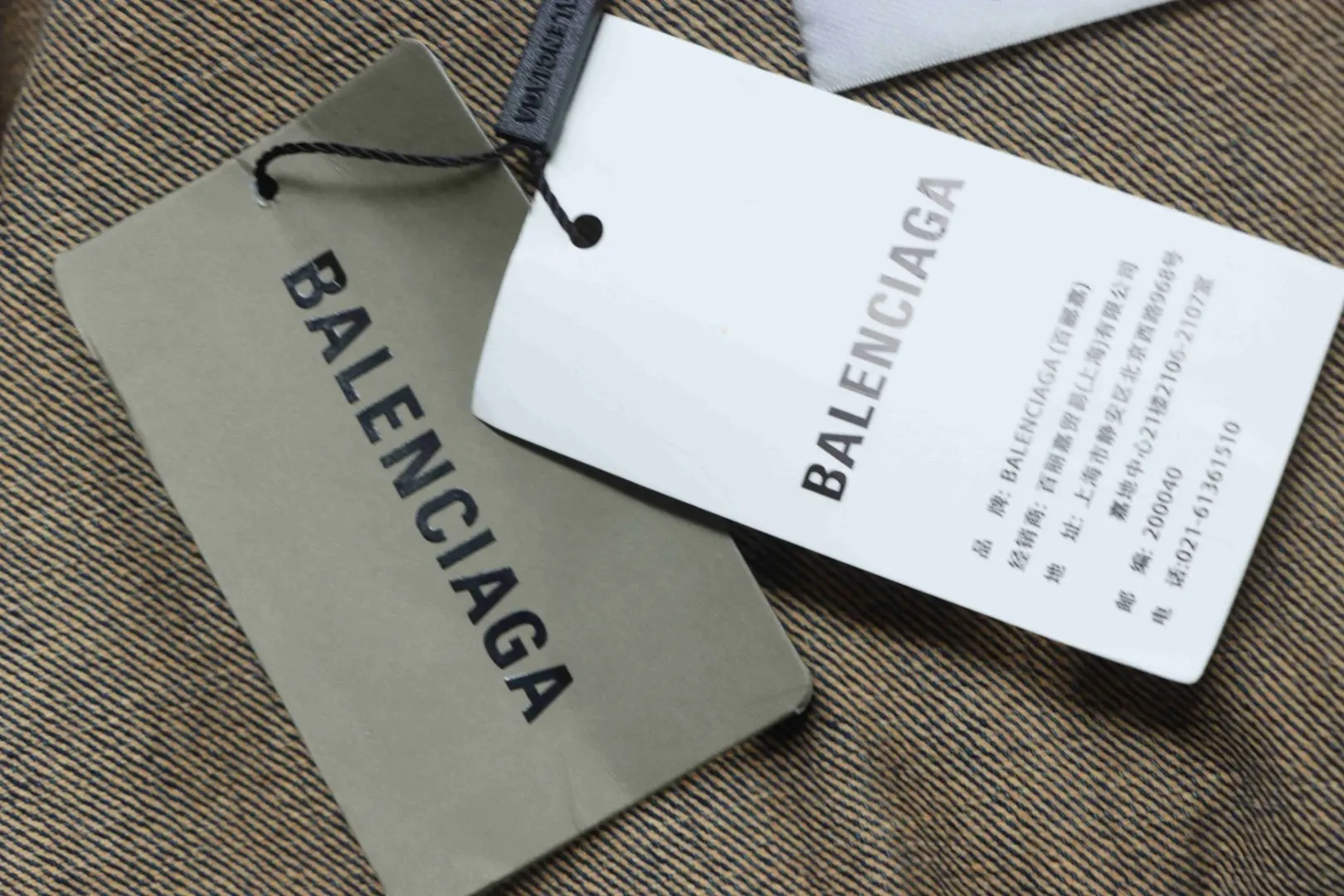 Balenciaga Jeansjacke mit handbemaltem Graffiti-Print von Double – Bild 9