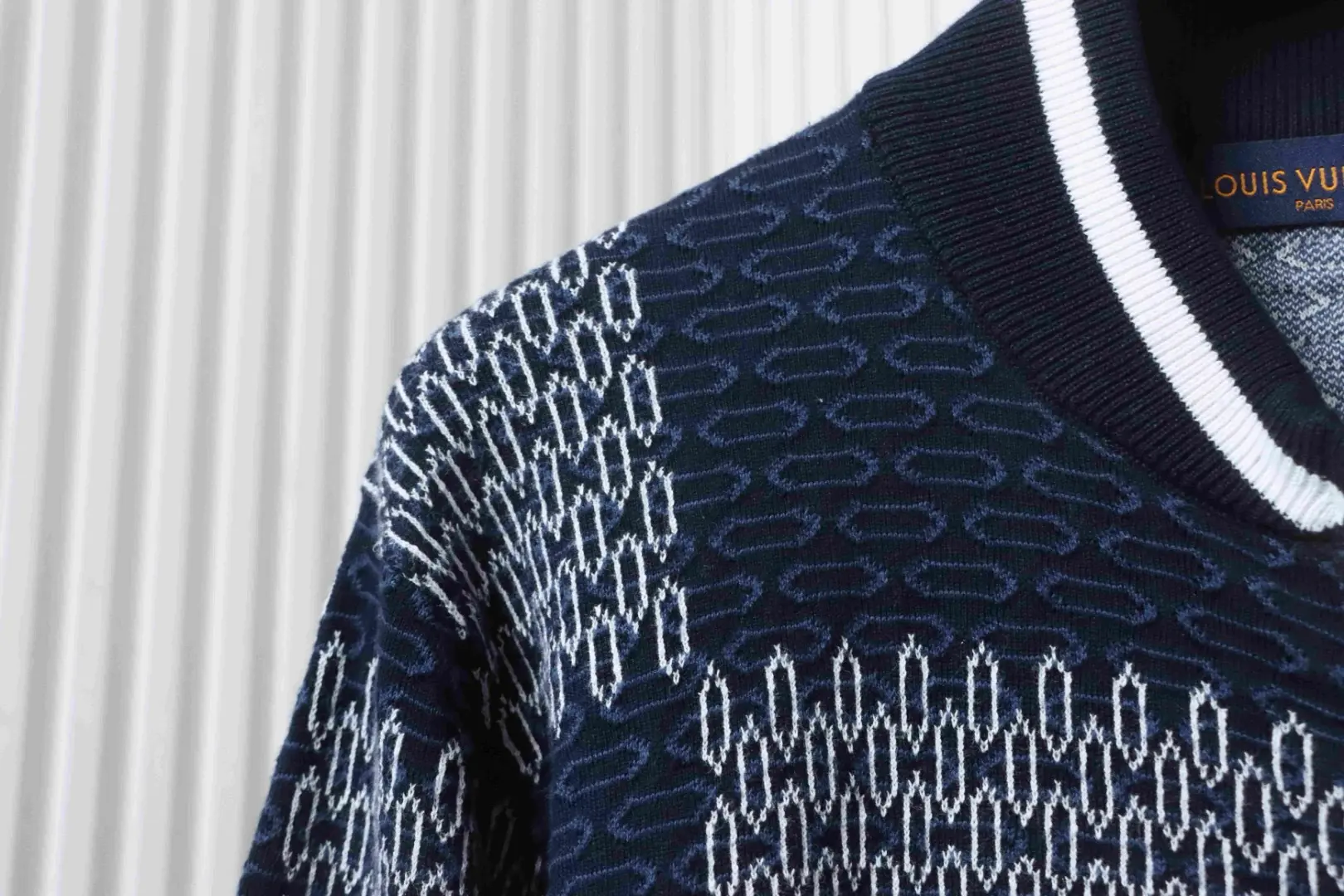 Karierte Jacquard-Strickjacke mit Reißverschluss – Bild 5